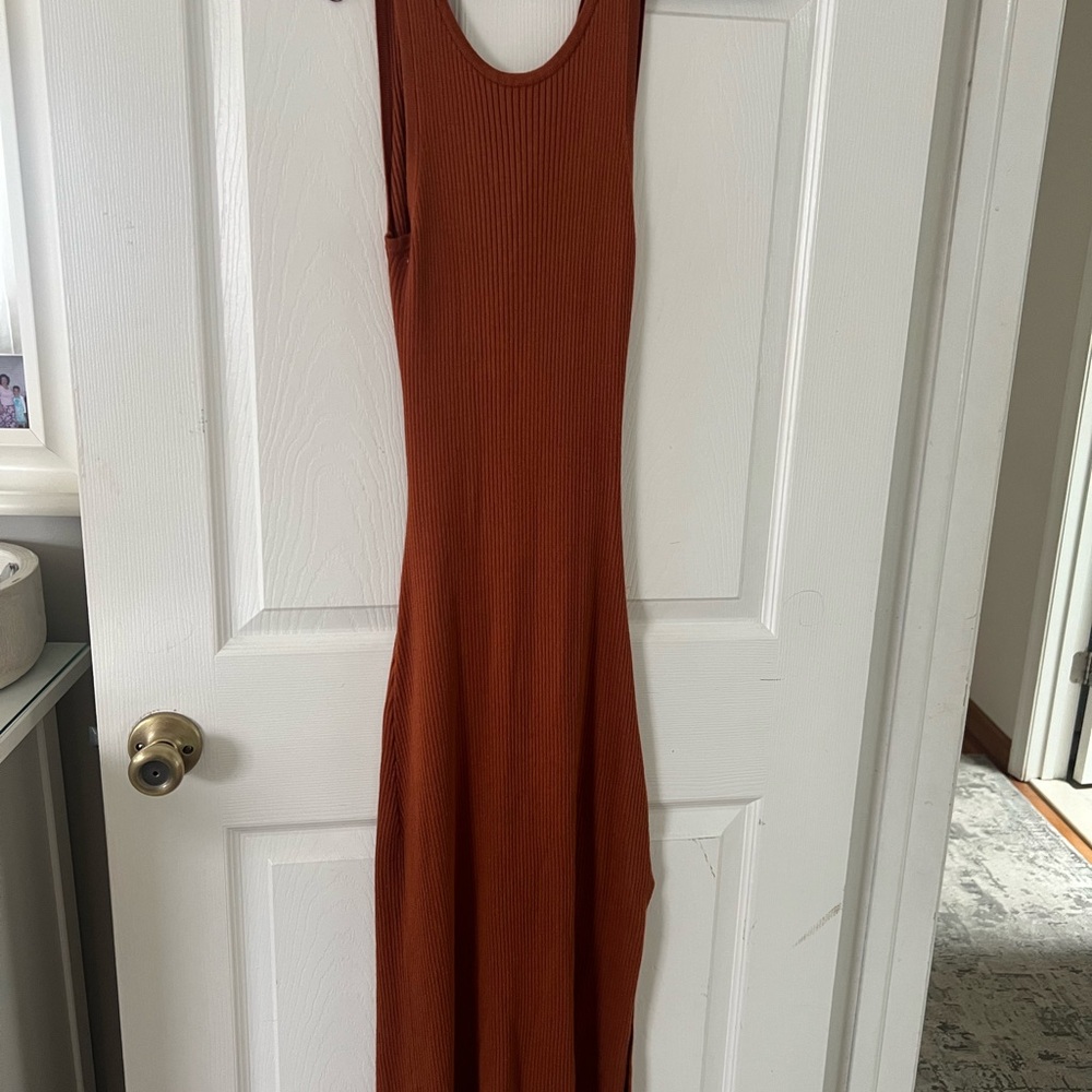 Chic Sleeveless Rust Maxi Dress